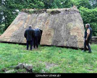 Reconstitution d'une hutte