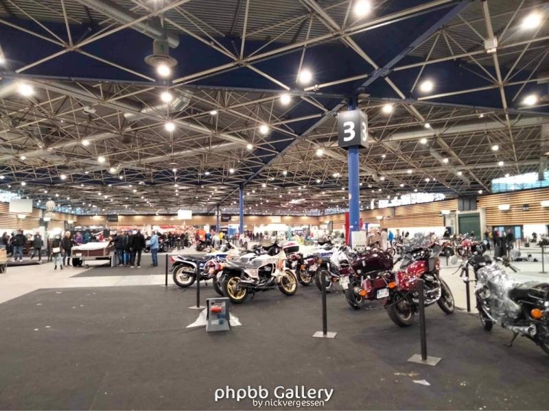 Les motos sont rassenblées prêtent à quitter le salon