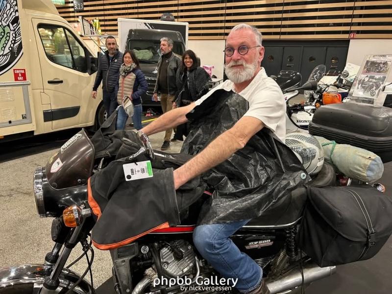 Notre président qui rêve d'avoir une CX un jour !