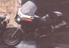 Ma SilverWing 650 et son top-case Interstate, Provins 1991.